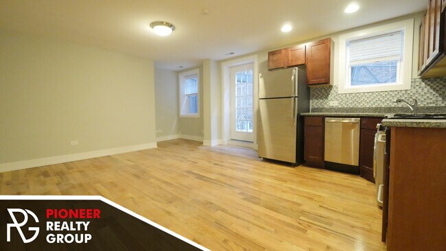 Foto del edificio - 556 W Arlington Pl