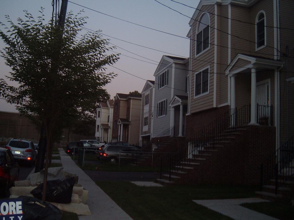 Quiet Neighborhood - 78 willow st