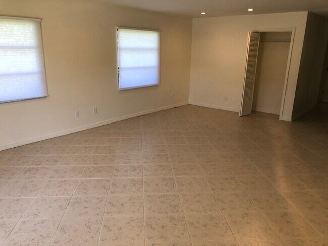 Foto del edificio - 9701 8th St N