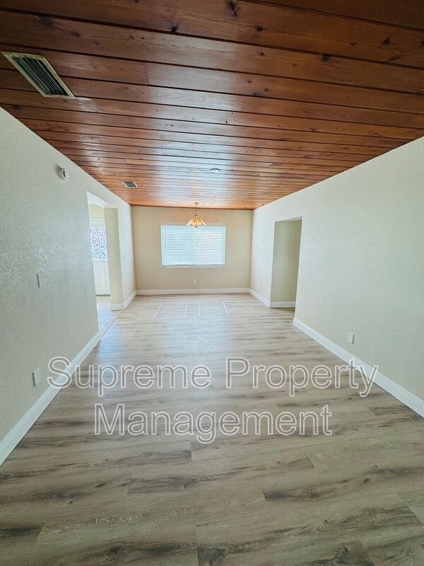 Foto del edificio - 3895 Maple St NE