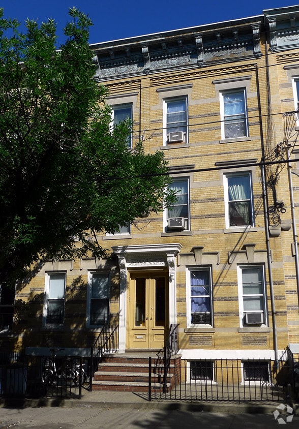 Building Photo - 2053 Gates Ave