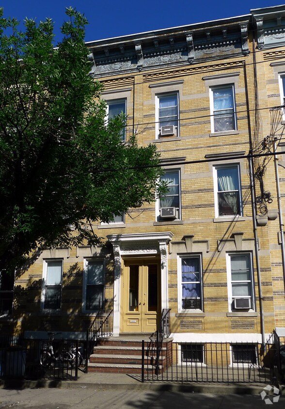 Foto del edificio - 2053 Gates Ave