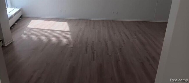 Foto del edificio - 8200 E Jefferson Ave