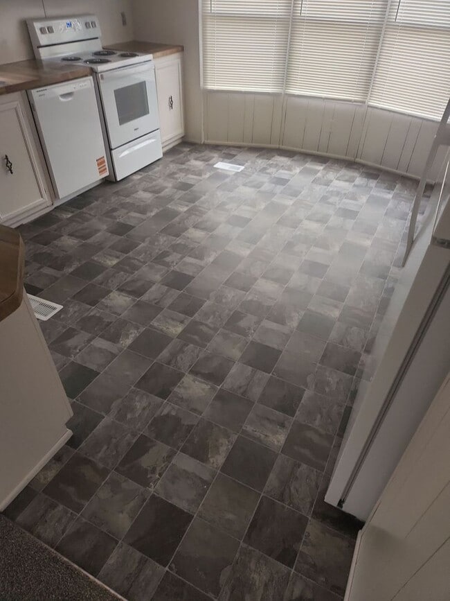 Building Photo - 3 Bedroom in Filer