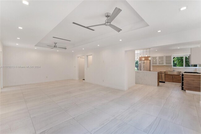 Building Photo - 550 W 49th St
