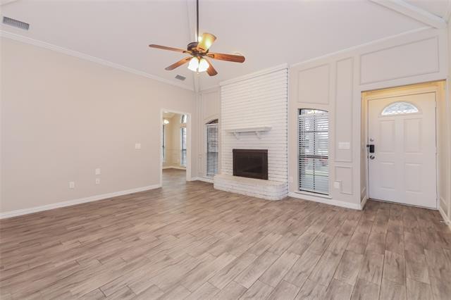 Building Photo - 409 W Oak St