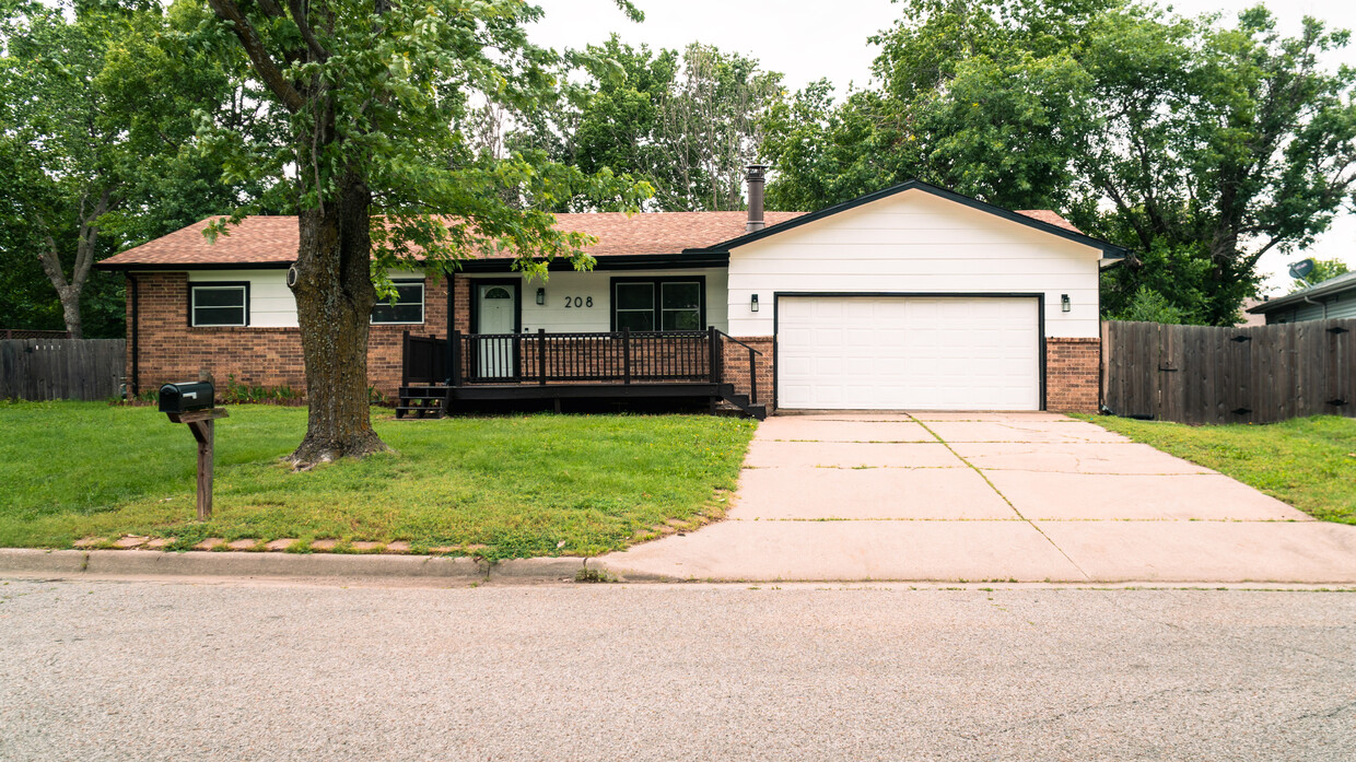 Primary Photo - 208 E Valley View St