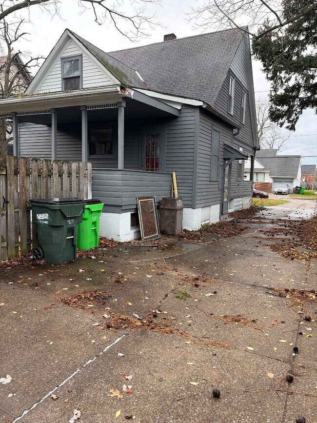 Foto del edificio - 1541 E 212th St