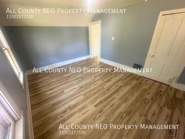 Building Photo - Charming 2-Bedroom with Fresh Updates and ...