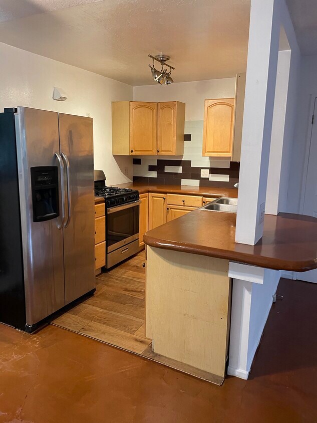 Primary Photo - 614 6th Ave