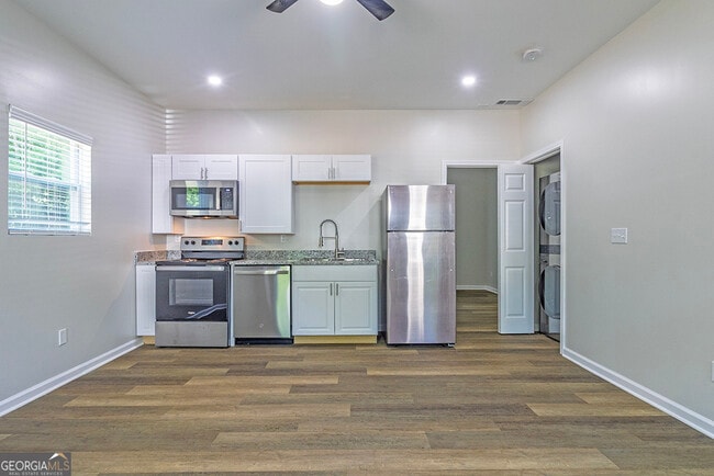 Building Photo - 3368 Kings Park Cir