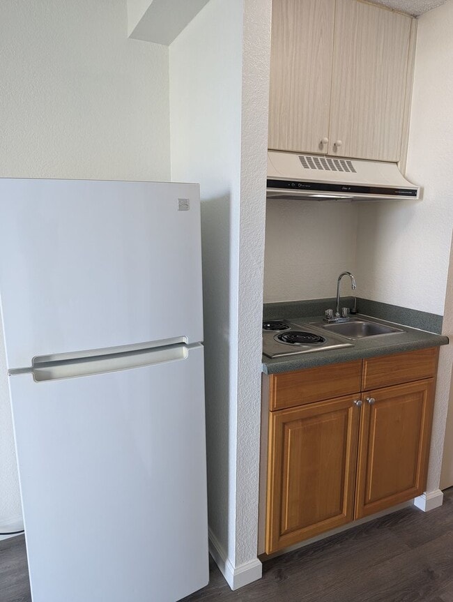 Building Photo - 1329