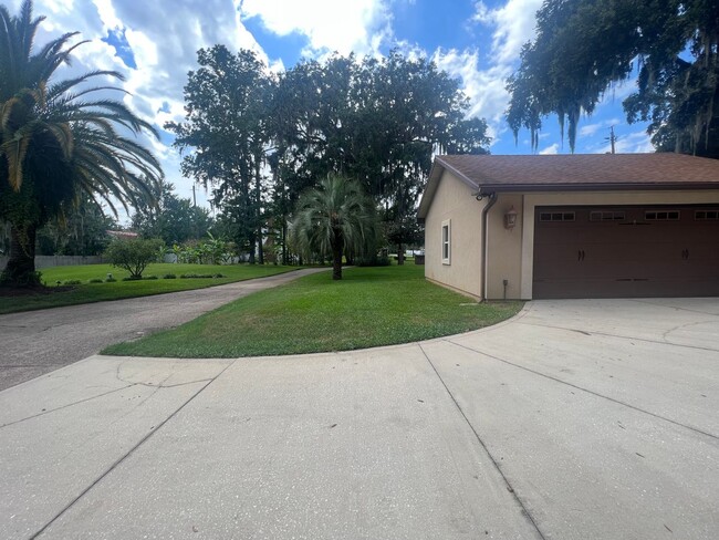 Building Photo - Amazing home near St Johns River!