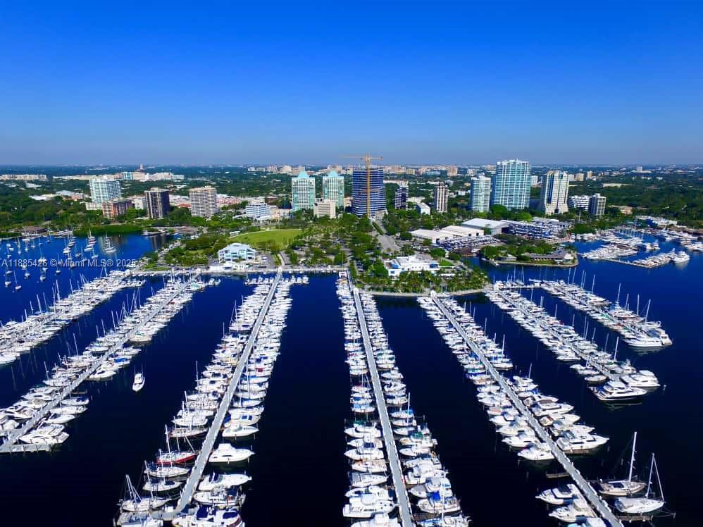 Foto principal - 2843 S Bayshore Dr