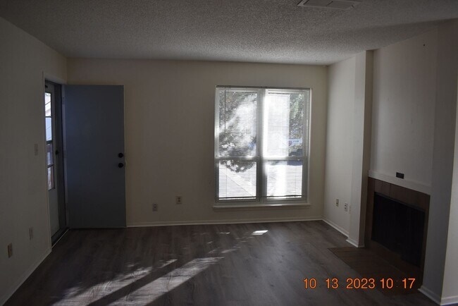 Foto del edificio - Spacious 3 bedroom Condo - Free Rent until January 2026