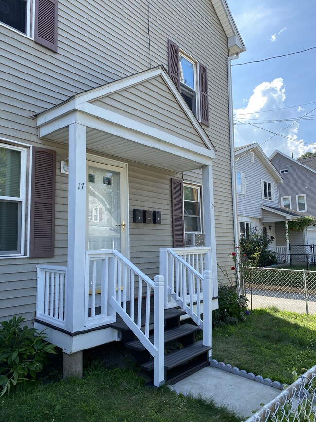 Building Photo - 19 Charbonneau Ter