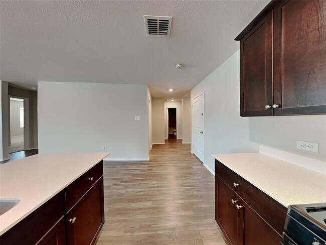 Building Photo - 305 Anvil Dr