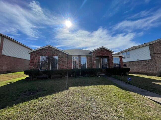 Foto del edificio - Your new 3-2-2 home is for rent  in DeSoto!