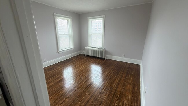 Building Photo - 583 Averill Ave