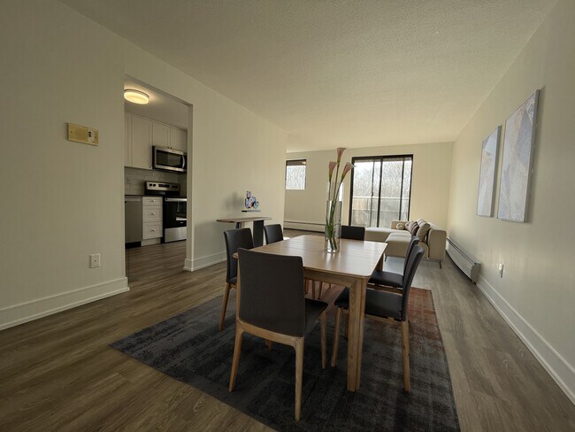 Photo du bâtiment - 130-150 Christopher Drive