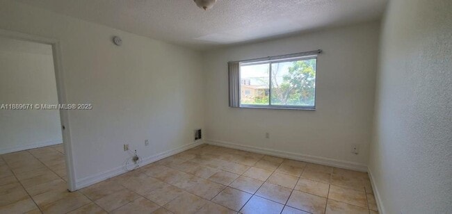 Foto del edificio - 445 SW 11th St