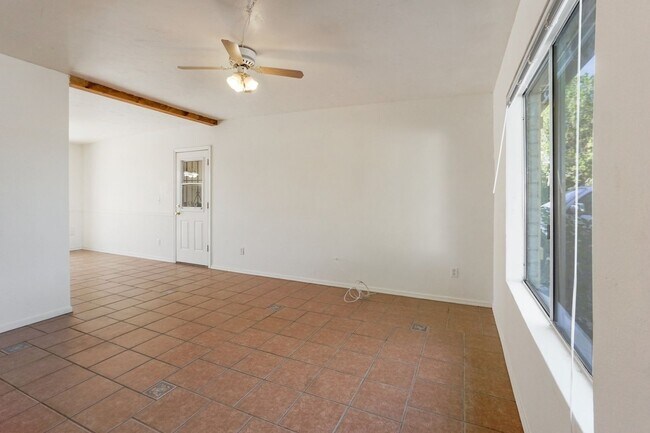 Building Photo - 1942 S Sunburst Dr