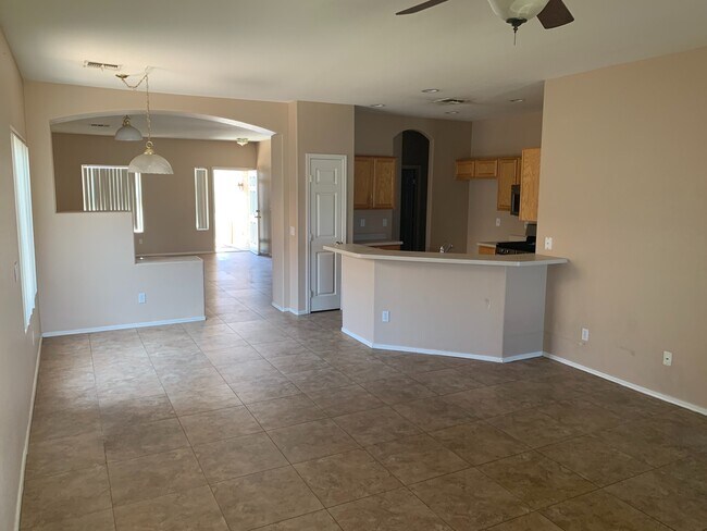 Foto del edificio - 4 Bed 2 Bath home!