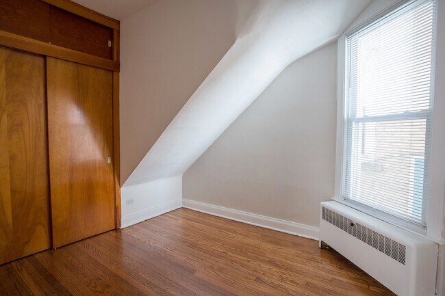 Foto del edificio - 2440 W Cuyler Ave