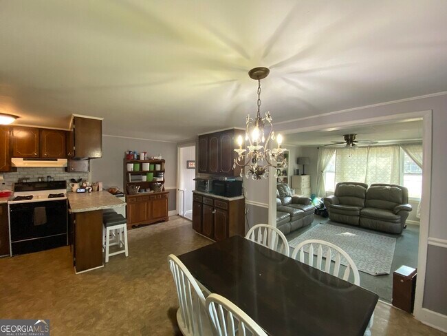 Building Photo - 411 N Cromley Rd