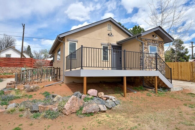 Building Photo - Redstone Cabin featuring Luxury, Convenien...