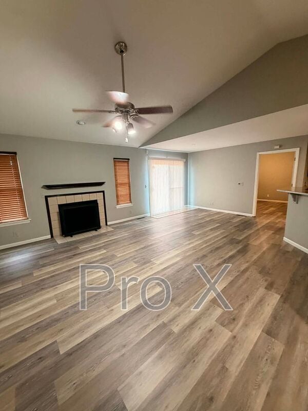 Building Photo - 2430 E Manitou St