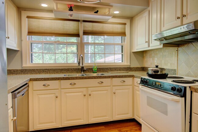 Foto del edificio - COMING SOON! Your Dream Home Awaits! Gorge...