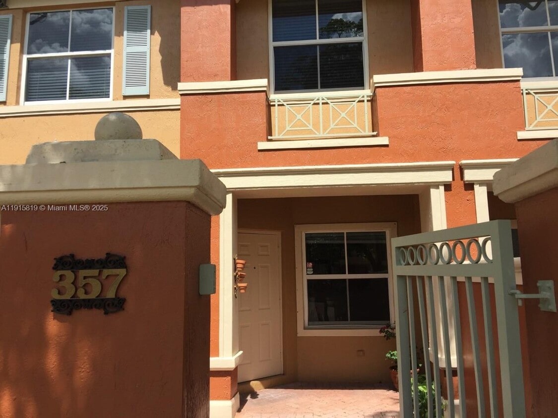 Foto principal - 6141 NW 115th Pl