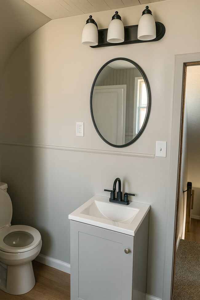 Building Photo - Charming 2BR Home Near Lake Erie – $1,149/...