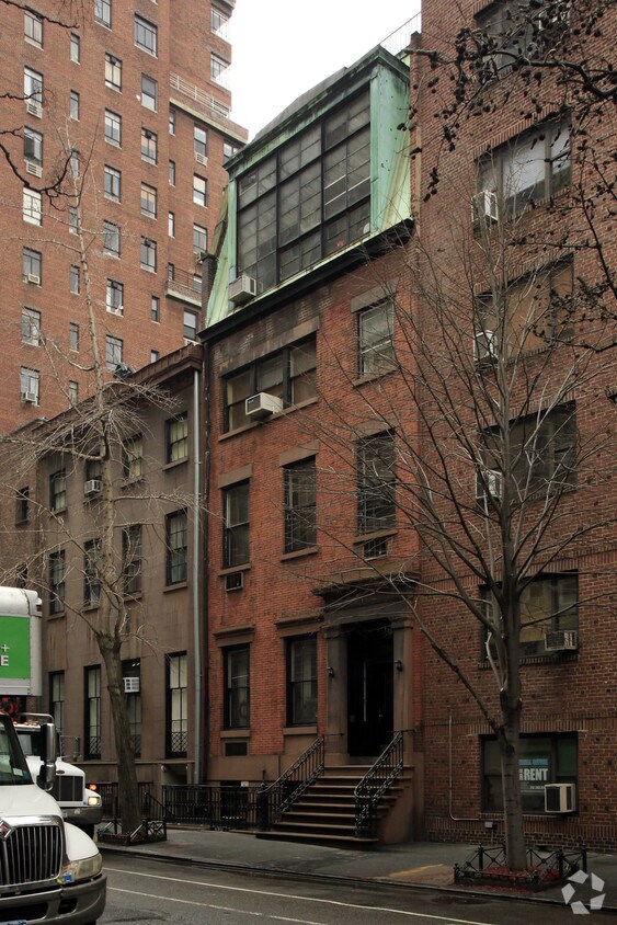 Foto del edificio - 10 W 9th St