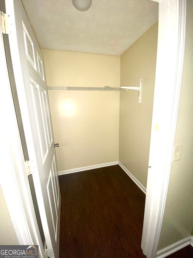 Building Photo - 8101 Fairington Ridge Cir