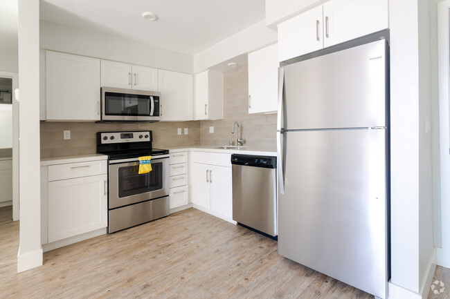 1BR, 1BA - 565 SF - Solana Mar Apartments