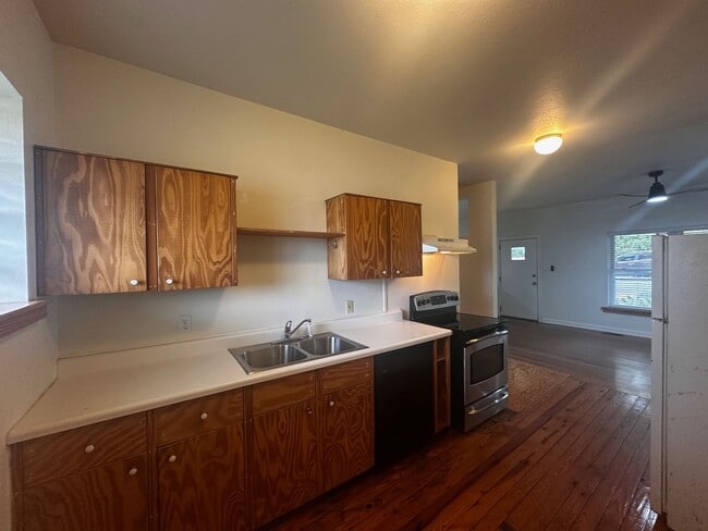 Photo - 1534 S Gadsden St House