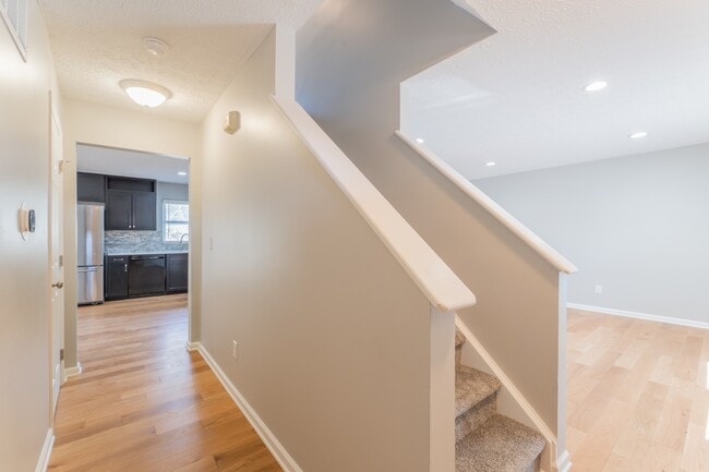 Foto del edificio - 205 Lexington Blvd