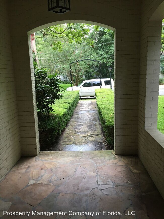 Foto del edificio - 6 br, 4 bath House - 10 SW 23rd Drive