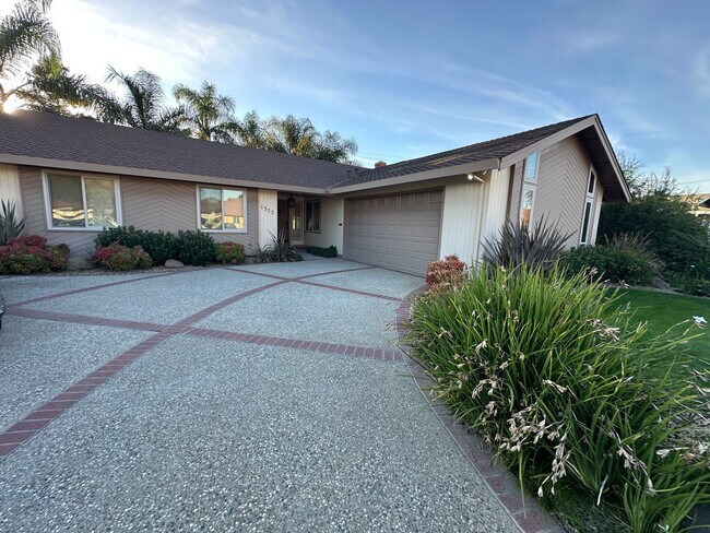 Foto del edificio - Single Story 3 Bedroom, 3 Full Bath / Best...