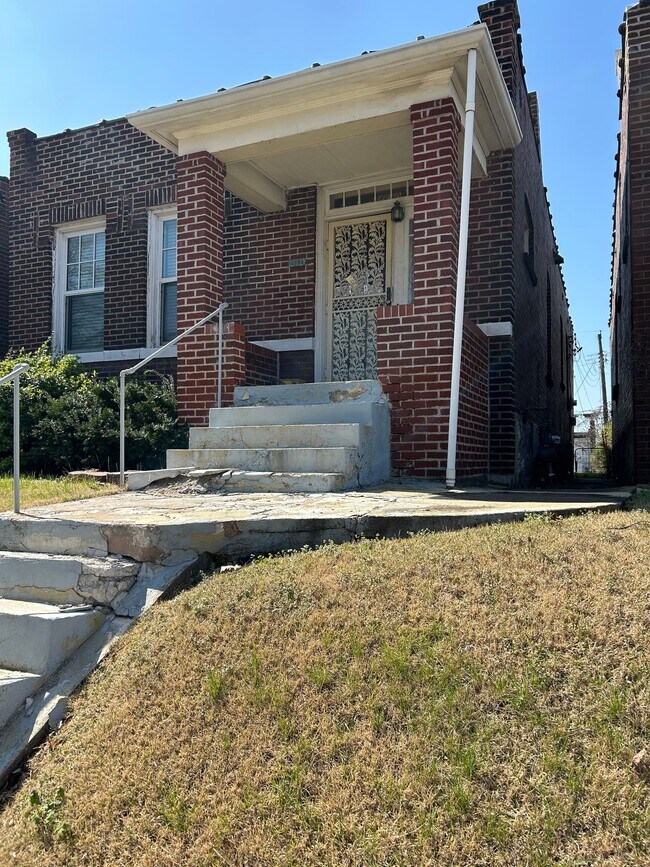 Foto del edificio - 4890 Margaretta Ave