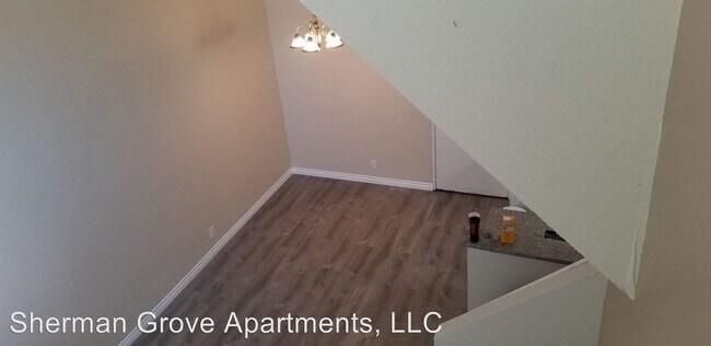Foto del edificio - 10500 Sherman Grove Ave