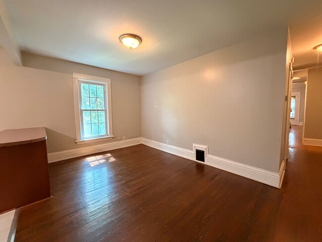 Building Photo - 162-164 Grand Ave NE