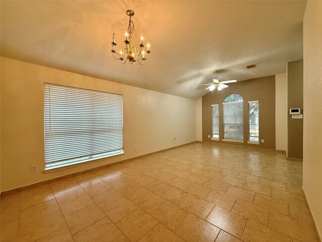 Foto del edificio - 6311 Rumford Ln