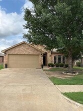 Building Photo - 221 Spring Hollow Dr