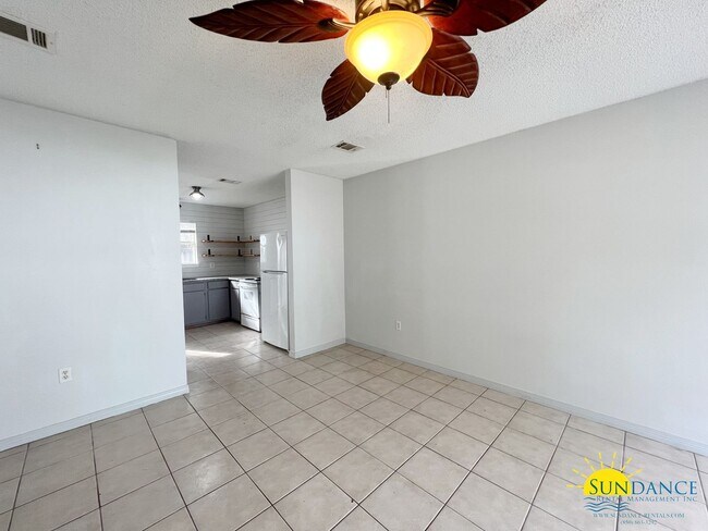 Building Photo - Updated 2 Bedroom Townhouse in Fort Walton!