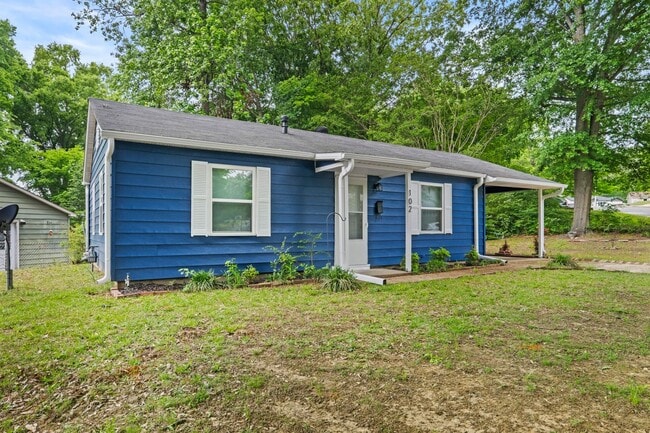 Foto del edificio - 102 Pine Cir