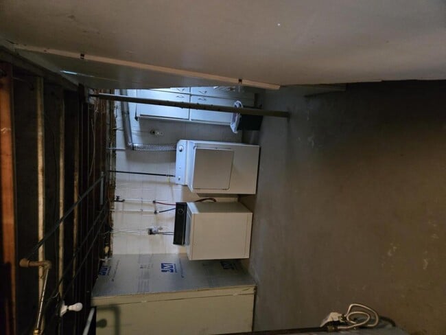 Building Photo - 1364 W Midland Rd