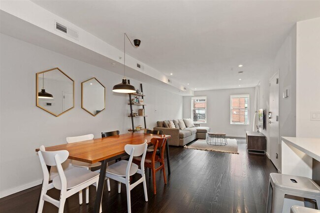 Building Photo - 227 Montgomery St